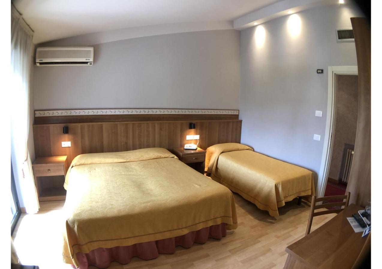 Hotel La Bussola Padenghe sul Garda Exterior foto